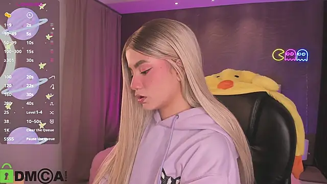 Snapshot of Arinextdoor chatting on 09-25-25, 10:24 Arinextdoor online show from 09-25-25, 10:24