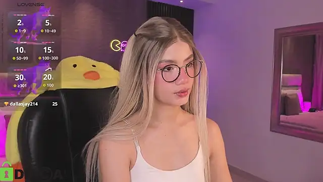 Snapshot of Arinextdoor chatting on 09-28-25, 11:54 Arinextdoor online show from 09-28-25, 11:54