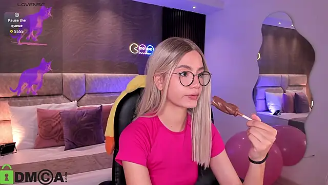 Snapshot of Arinextdoor chatting on 10-07-25, 09:56 Arinextdoor online show from 10-07-25, 09:56