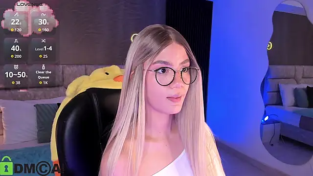 Snapshot of Arinextdoor chatting on 10-15-25, 11:16 Arinextdoor online show from 10-15-25, 11:16