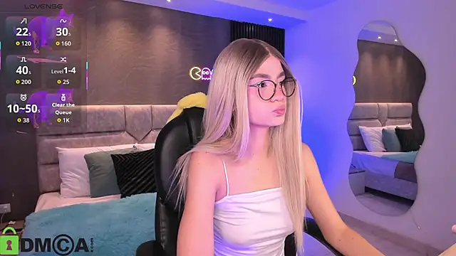 Snapshot of Arinextdoor chatting on 10-28-25, 10:12 Arinextdoor online show from 10-28-25, 10:12