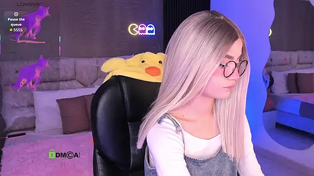 Snapshot of Arinextdoor chatting on 10-30-25, 11:05 Arinextdoor online show from 10-30-25, 11:05