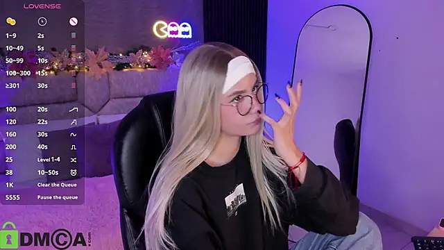 Snapshot of Arinextdoor chatting on 12-14-25, 01:44 Arinextdoor online show from 12-14-25, 01:44