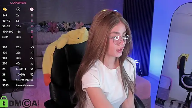 Snapshot of Arinextdoor chatting on 12-15-25, 01:21 Arinextdoor online show from 12-15-25, 01:21