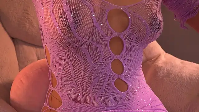 Snapshot of violeth____ chatting on 10-06-25, 11:18 violeth online show from 10-06-25, 11:18