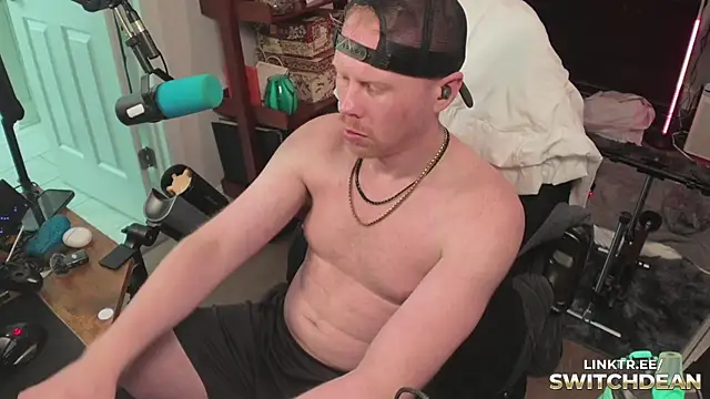 Snapshot of twunkdean chatting on 12-20-25, 02:46 twunkdean online show from 12-20-25, 02:46