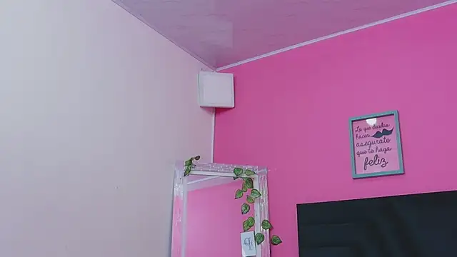 Snapshot of EbonyCoWorker chatting on 05-05-26, 06:32 EbonyCoWorker online show from 05-05-26, 06:32