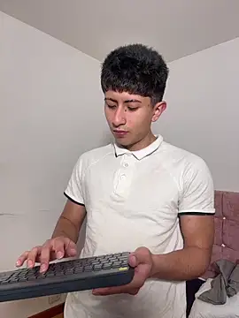 Snapshot of Andy_Justgame chatting on 01-07-26, 03:42 Andy Justgame online show from 01-07-26, 03:42