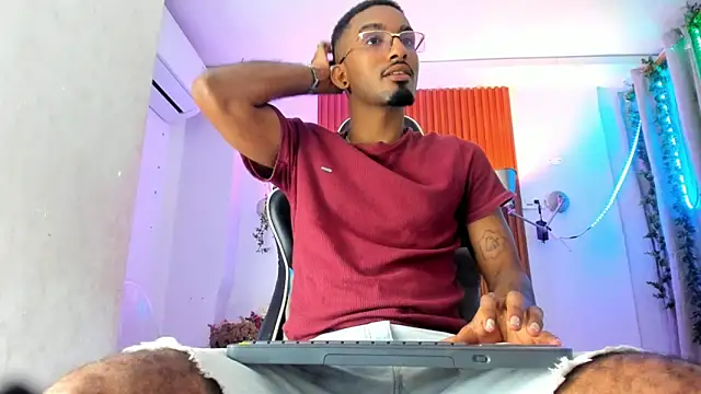 Darwin mayo online show from 11-12-25, 05:24