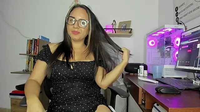 Snapshot of lady_sophie chatting on 09-20-25, 08:10 lady sophie online show from 09-20-25, 08:10