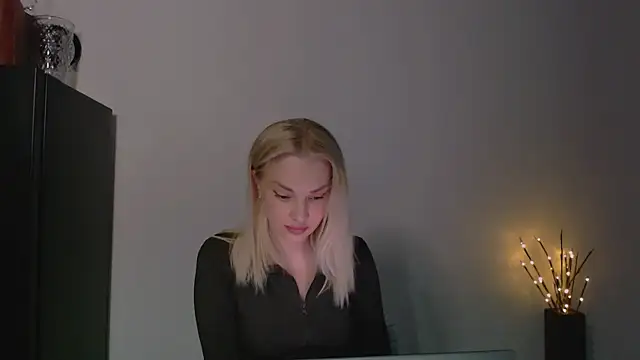 Snapshot of Lia_noo_regrets chatting on 05-15-26, 04:58 Lia noo regrets online show from 05-15-26, 04:58