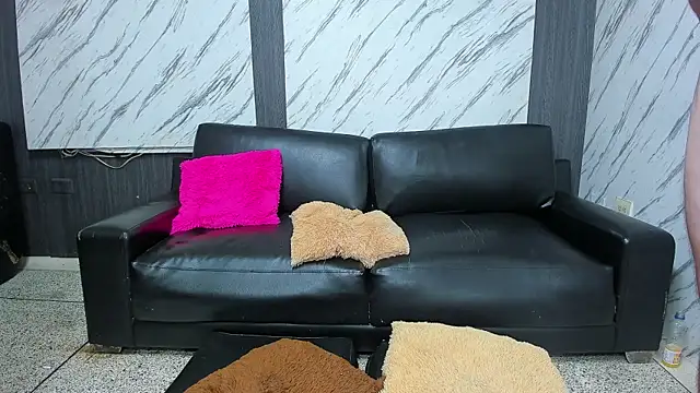 Snapshot of Savage_Room_X chatting on 09-24-25, 01:25 Savage Room X online show from 09-24-25, 01:25