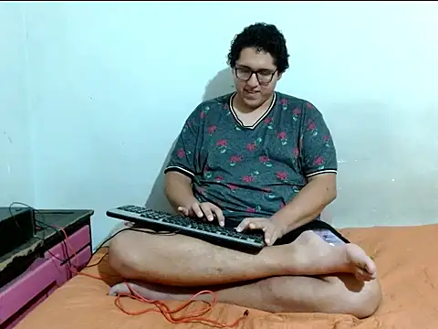 Snapshot of MeisanPaul chatting on 10-28-25, 02:37 MeisanPaul online show from 10-28-25, 02:37