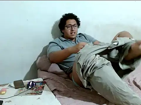 Snapshot of MeisanPaul chatting on 11-04-25, 03:38 MeisanPaul online show from 11-04-25, 03:38