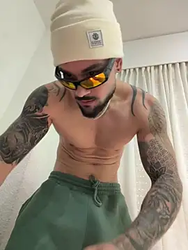 Snapshot of penebunny chatting on 12-17-25, 11:05 penebunny online show from 12-17-25, 11:05