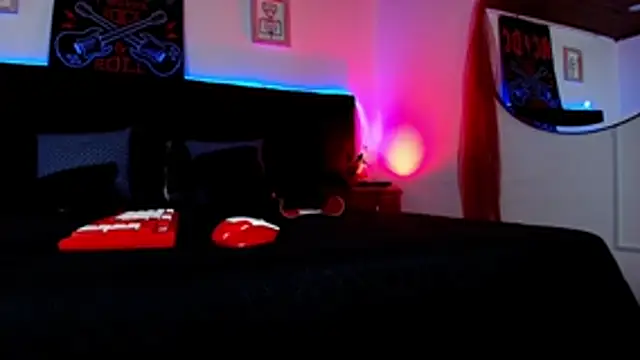 Alisse Moore online show from 04-29-26, 12:20