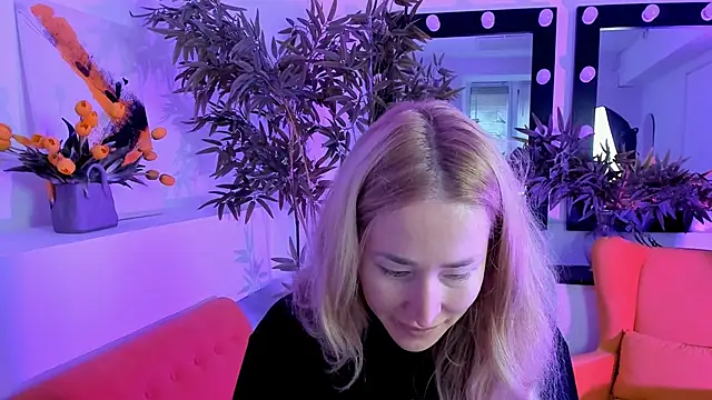 Snapshot of AstraMonroe chatting on 09-17-25, 04:47 AstraMonroe online show from 09-17-25, 04:47