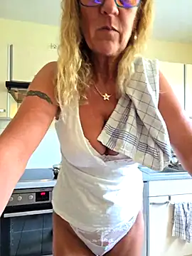 Snapshot of HotWifeLyn68 chatting on 07-21-26, 01:57 HotWifeLyn68 online show from 07-21-26, 01:57
