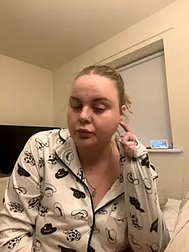 IslaMae online show from 11-19-25, 11:16