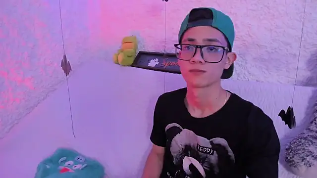 thiago kinghot online show from 10-11-25, 06:56