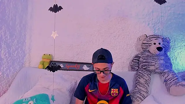 thiago kinghot online show from 10-20-25, 05:19