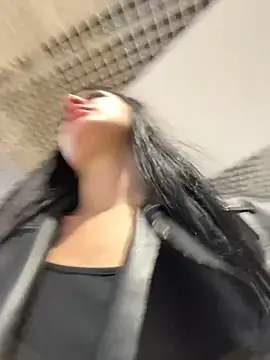 Snapshot of MiraReach chatting on 10-02-25, 04:08 MiraReach online show from 10-02-25, 04:08