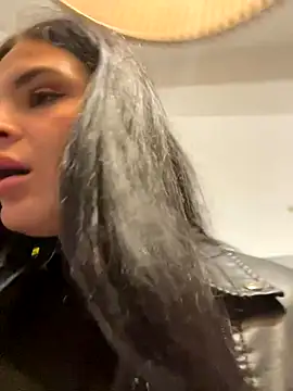 Snapshot of MiraReach chatting on 10-05-25, 03:38 MiraReach online show from 10-05-25, 03:38