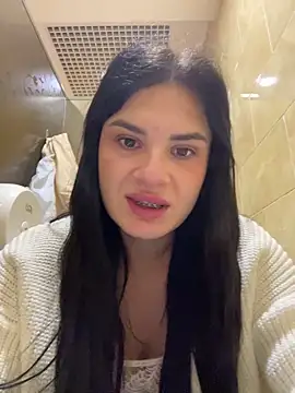 Snapshot of MiraReach chatting on 10-13-25, 03:39 MiraReach online show from 10-13-25, 03:39