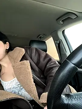 Snapshot of MiraReach chatting on 10-25-25, 01:24 MiraReach online show from 10-25-25, 01:24