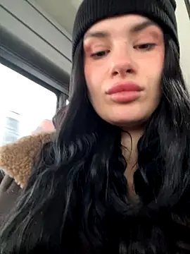 Snapshot of MiraReach chatting on 11-06-25, 02:12 MiraReach online show from 11-06-25, 02:12