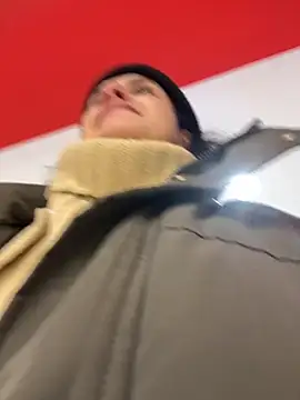 Snapshot of MiraReach chatting on 11-18-25, 03:23 MiraReach online show from 11-18-25, 03:23