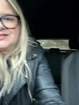 Snapshot of SuzieSub chatting on 02-06-26, 08:51 SuzieSub online show from 02-06-26, 08:51