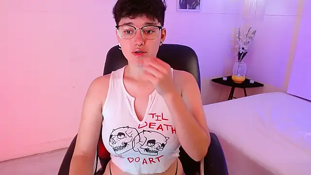 Snapshot of jeroharper chatting on 10-09-25, 02:48 jeroharper online show from 10-09-25, 02:48