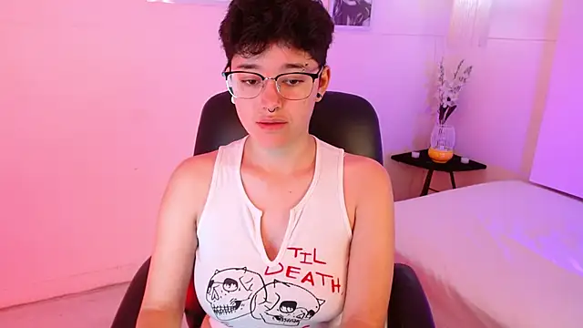 Snapshot of jeroharper chatting on 10-20-25, 03:12 jeroharper online show from 10-20-25, 03:12