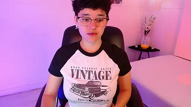 Snapshot of jeroharper chatting on 10-28-25, 02:09 jeroharper online show from 10-28-25, 02:09