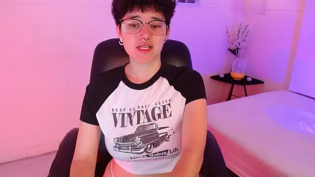 Snapshot of jeroharper chatting on 11-12-25, 02:39 jeroharper online show from 11-12-25, 02:39