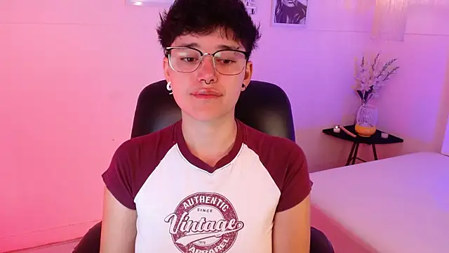 Snapshot of jeroharper chatting on 11-25-25, 04:07 jeroharper online show from 11-25-25, 04:07