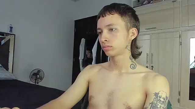 Snapshot of spacehumanz chatting on 01-08-26, 12:18 spacehumanz online show from 01-08-26, 12:18