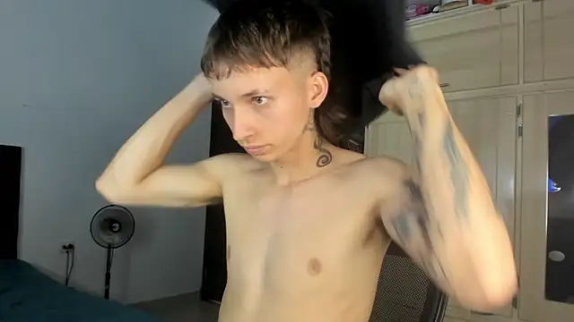 Snapshot of spacehumanz chatting on 02-12-26, 12:49 spacehumanz online show from 02-12-26, 12:49