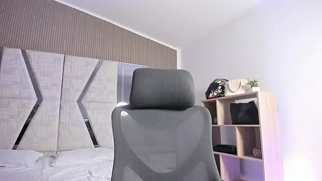 Snapshot of AlliceLover chatting on 12-14-25, 11:59 AlliceLover online show from 12-14-25, 11:59