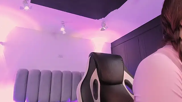 Snapshot of AlliceLover chatting on 12-15-25, 11:36 AlliceLover online show from 12-15-25, 11:36