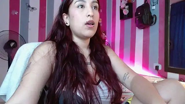 Snapshot of karo_lovely chatting on 06-12-26, 09:35 karo lovely online show from 06-12-26, 09:35