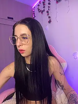 Snapshot of Lia__1 chatting on 11-28-25, 12:46 Lia 1 online show from 11-28-25, 12:46