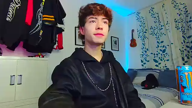 Snapshot of Tonerii chatting on 09-14-25, 12:21 Tonerii online show from 09-14-25, 12:21