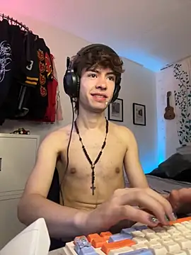 Snapshot of Tonerii chatting on 09-16-25, 02:56 Tonerii online show from 09-16-25, 02:56