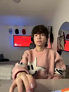 Snapshot of Tonerii chatting on 10-04-25, 01:25 Tonerii online show from 10-04-25, 01:25