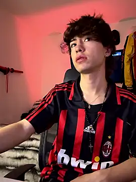 Snapshot of Tonerii chatting on 10-17-25, 02:04 Tonerii online show from 10-17-25, 02:04