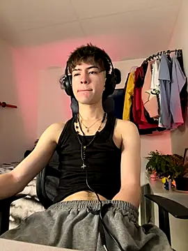 Snapshot of Tonerii chatting on 10-18-25, 12:57 Tonerii online show from 10-18-25, 12:57