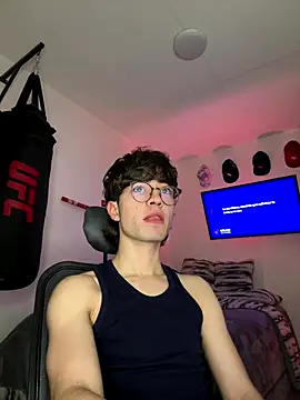 Snapshot of Tonerii chatting on 12-16-25, 01:32 Tonerii online show from 12-16-25, 01:32