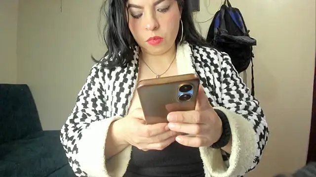 angela suaza online show from 10-12-25, 01:37